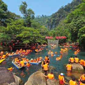 Quảng Bình đón trên 300 nghìn du khách, thu 365 tỷ đồng dịp nghỉ lễ, trong đó Phong Nha luôn là trái tim.